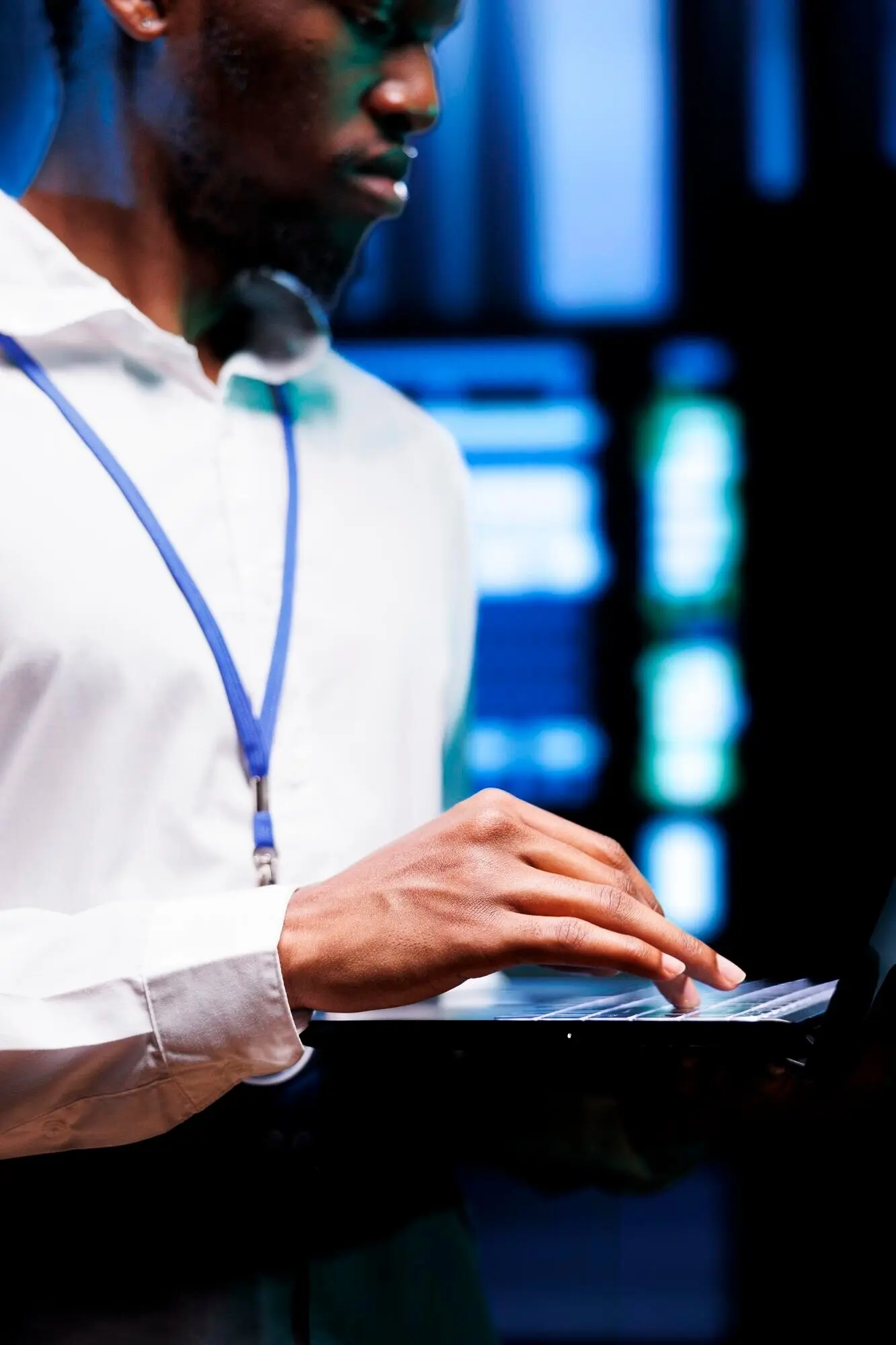 Administrator validating server event logs